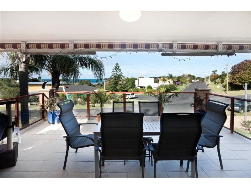 6 Ocean Rd, Batehaven NSW 2536