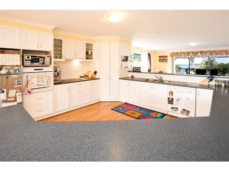 6 Ocean Rd, Batehaven NSW 2536