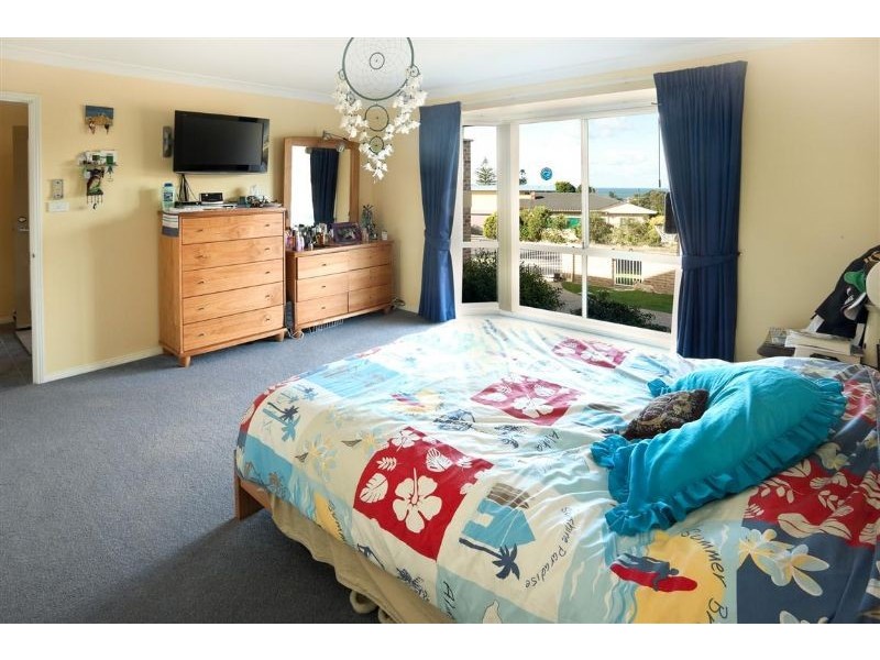 6 Ocean Rd, Batehaven NSW 2536