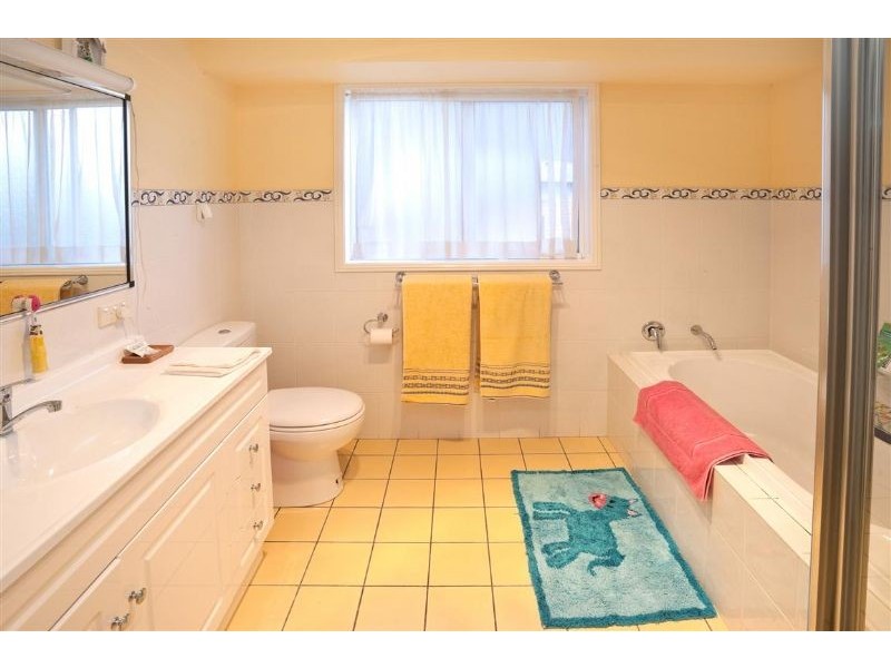 6 Ocean Rd, Batehaven NSW 2536