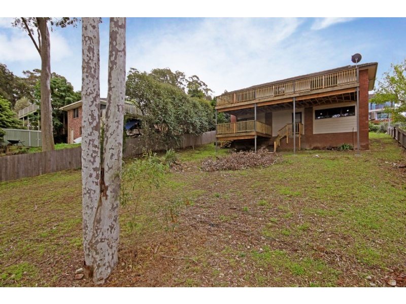 13 Hawks Nest Place, Surfside NSW 2536