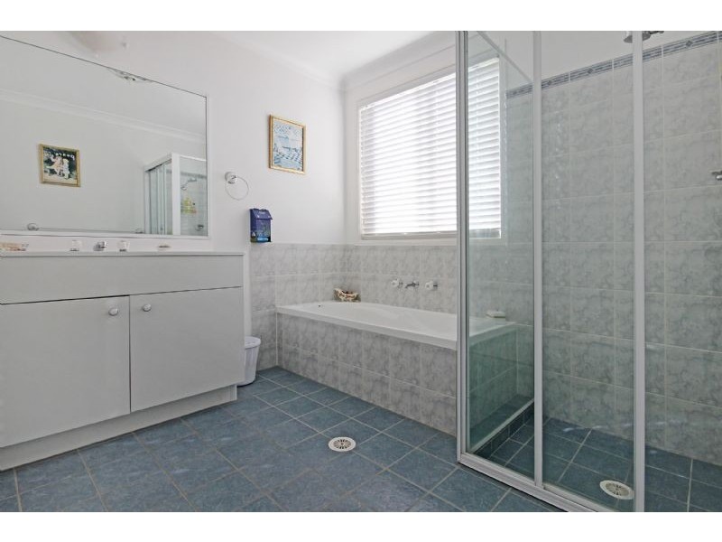 11 Boulder Place, Broulee NSW 2537