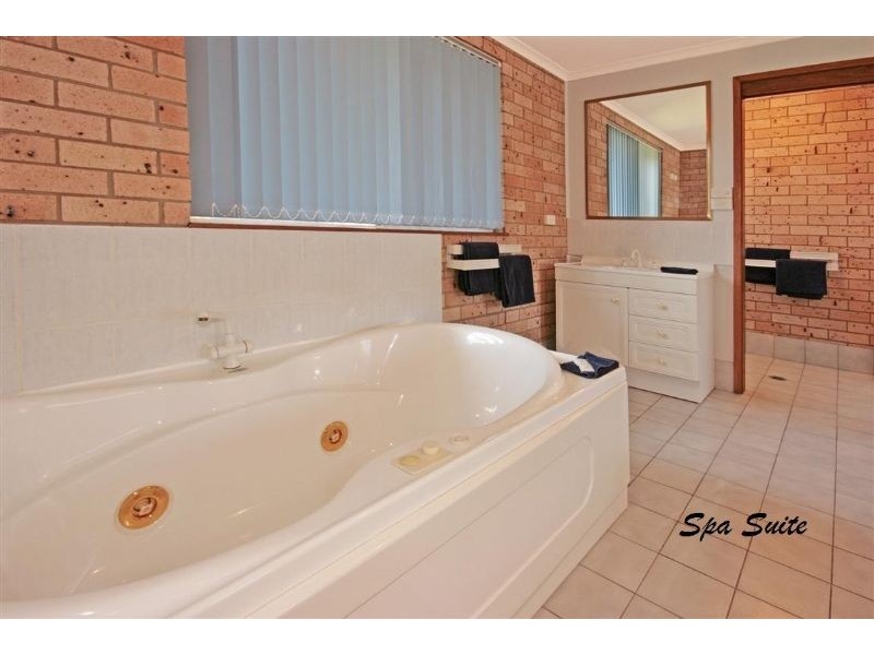 18 Imlay Street, Broulee NSW 2537