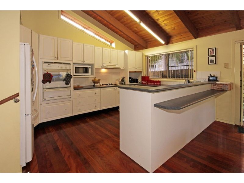 33 Bronte Crescent, Sunshine Bay NSW 2536