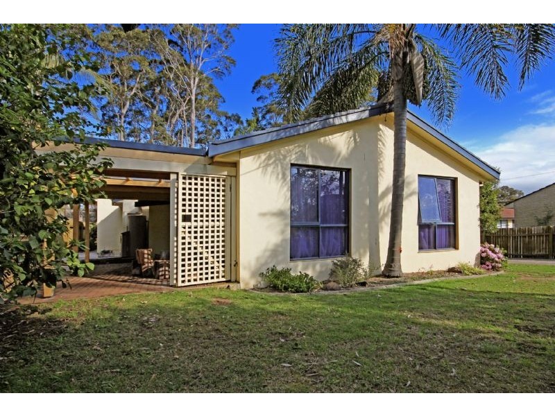 33 Bronte Crescent, Sunshine Bay NSW 2536