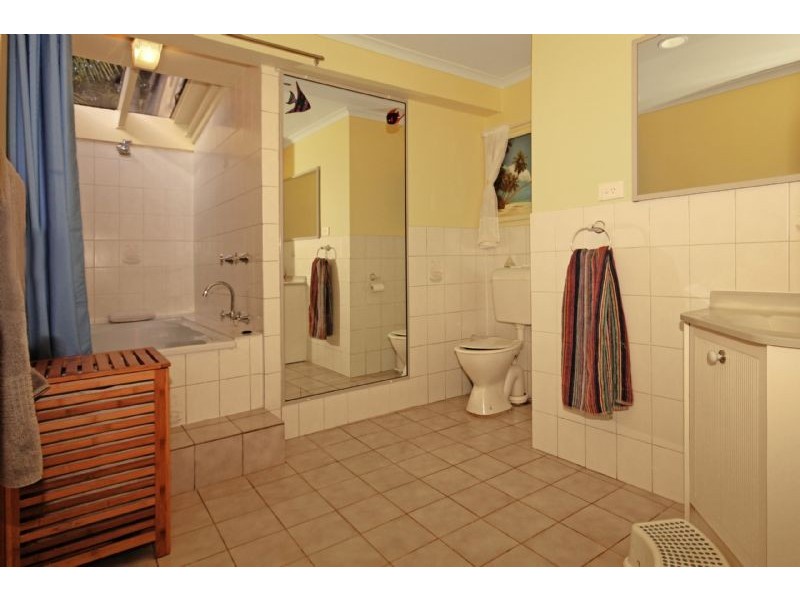 33 Bronte Crescent, Sunshine Bay NSW 2536