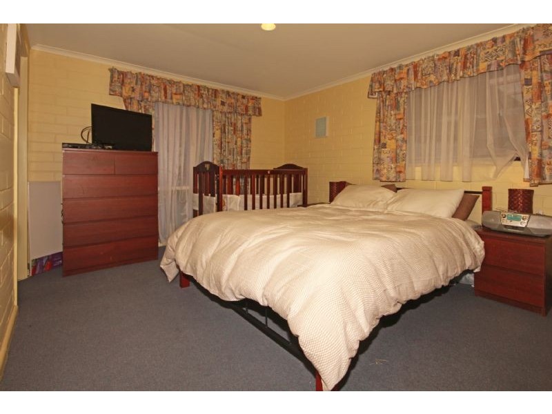 33 Bronte Crescent, Sunshine Bay NSW 2536