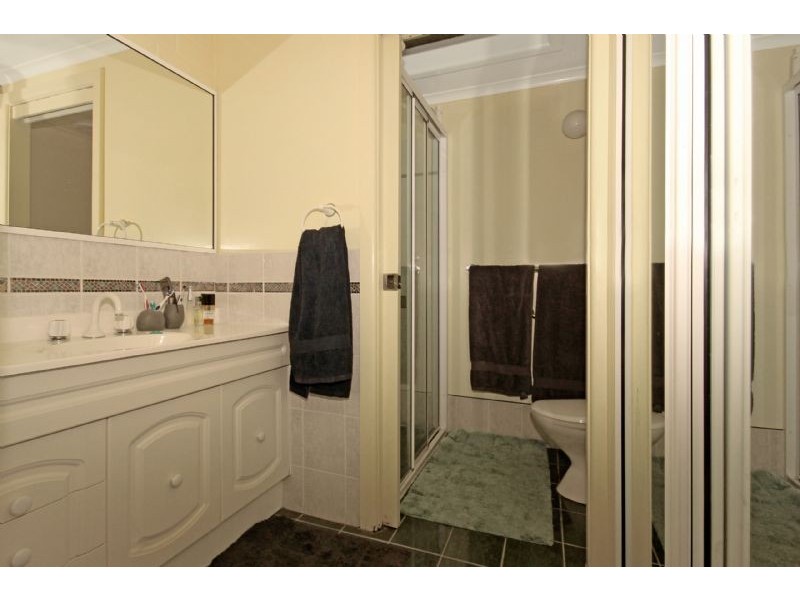 33 Bronte Crescent, Sunshine Bay NSW 2536