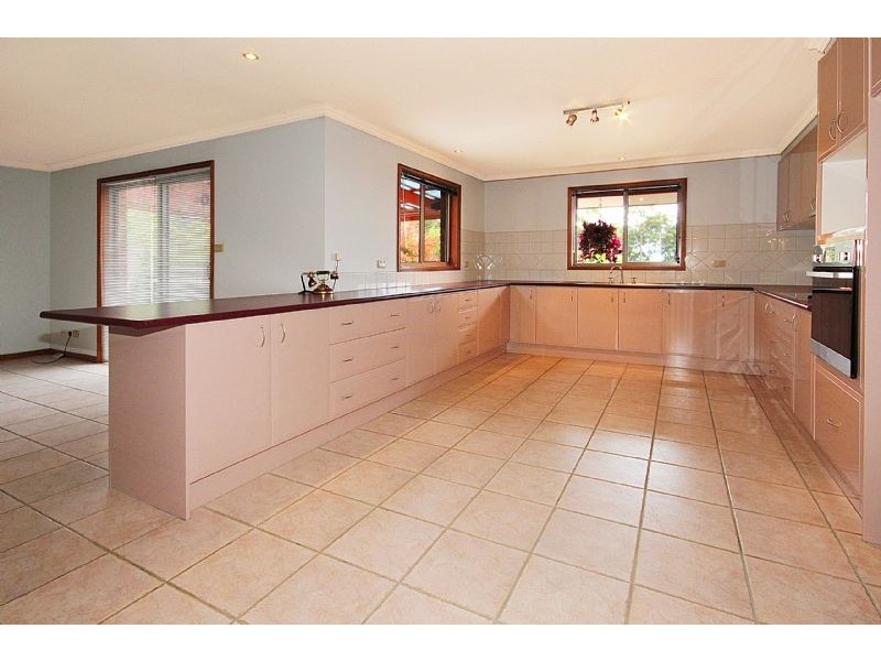 8 Poole Place, Sunshine Bay NSW 2536