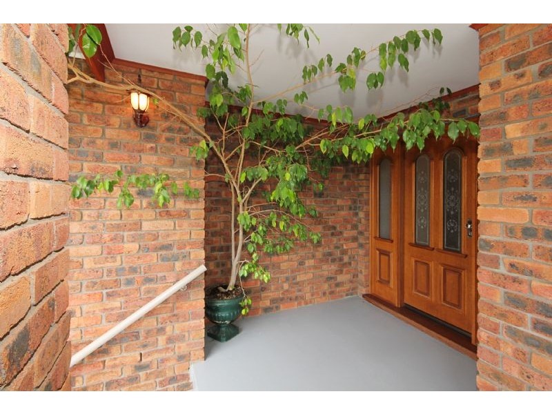 8 Poole Place, Sunshine Bay NSW 2536