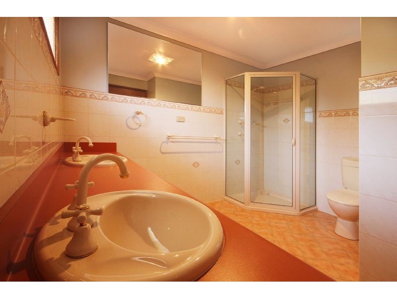 8 Poole Place, Sunshine Bay NSW 2536