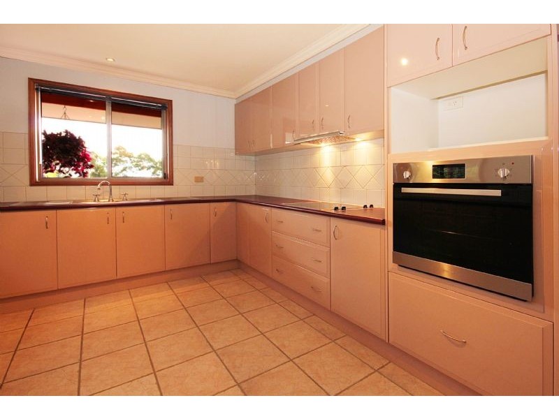 8 Poole Place, Sunshine Bay NSW 2536