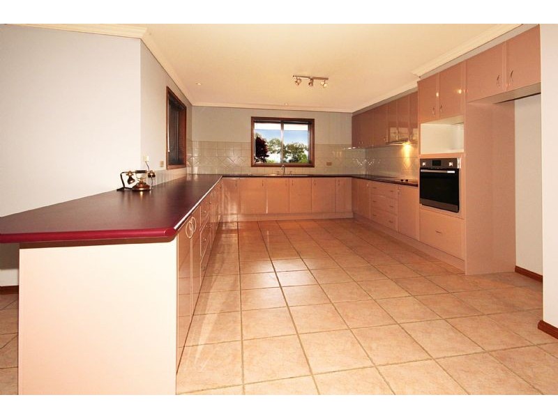 8 Poole Place, Sunshine Bay NSW 2536