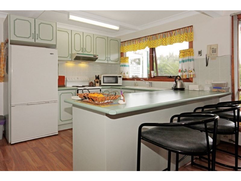 7 Barton Parade, Tomakin NSW 2537