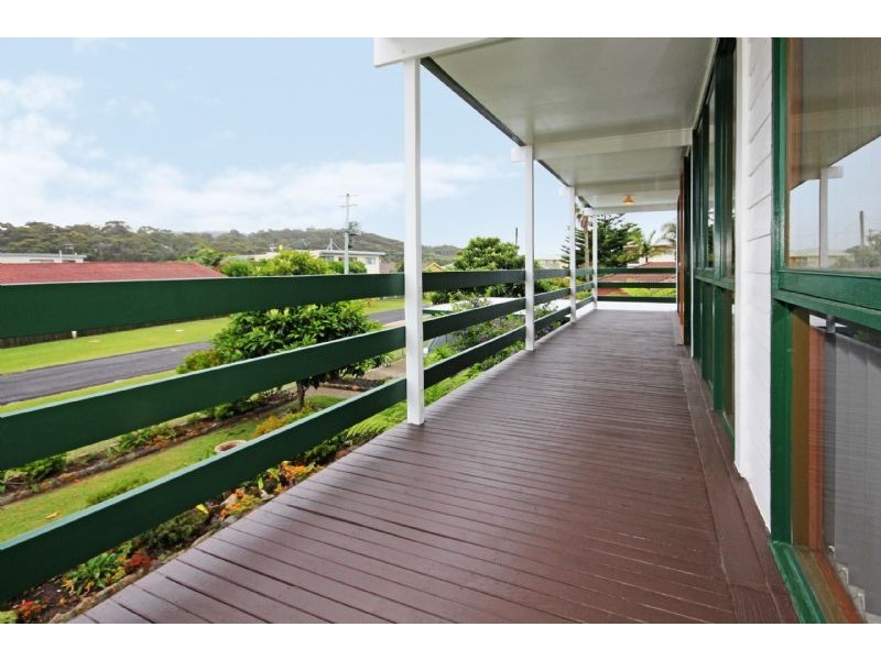 7 Barton Parade, Tomakin NSW 2537