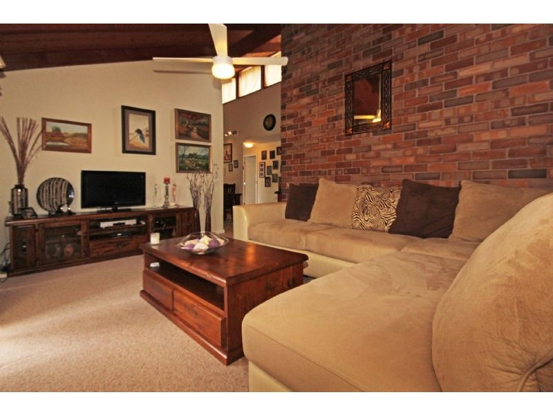 9 Beauty Crescent, Surfside NSW 2536