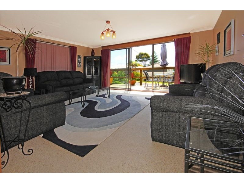 8 Marjorie Crescent, Batehaven NSW 2536