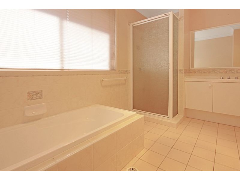 8 Wentworth Avenue, Sunshine Bay NSW 2536