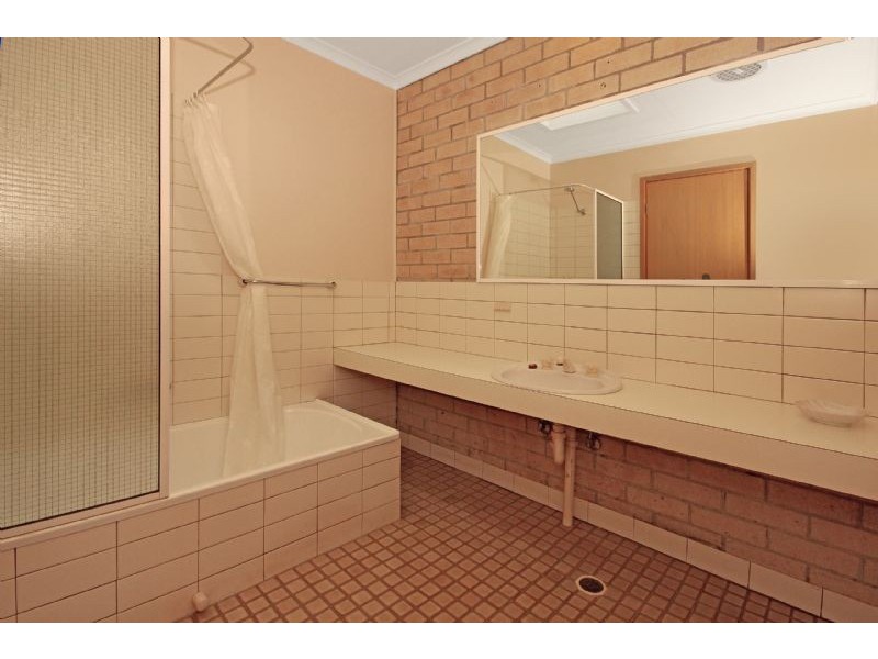 4/10 Corrigan Crescent, Batehaven NSW 2536