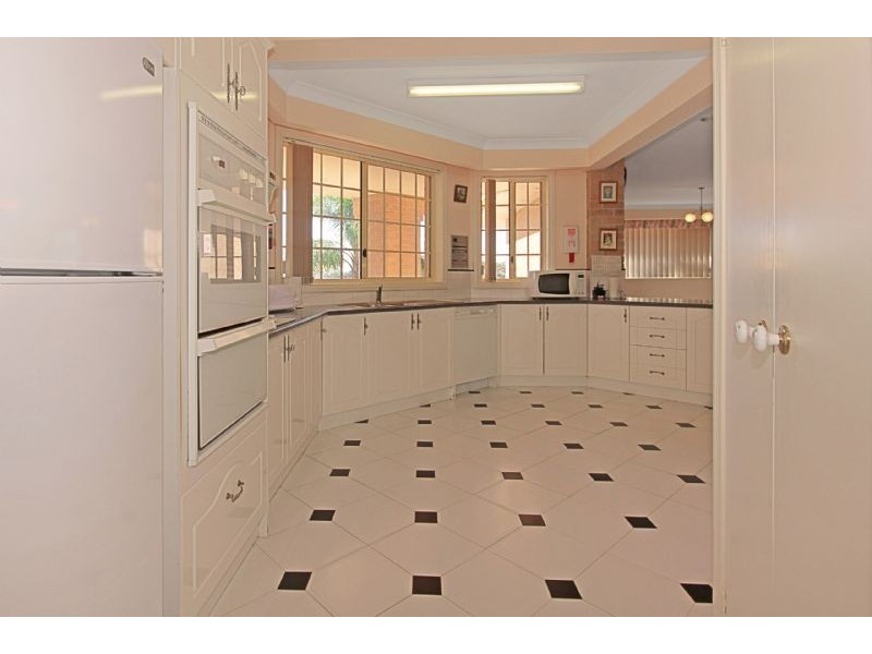 12 Blaxland Crescent, Sunshine Bay NSW 2536