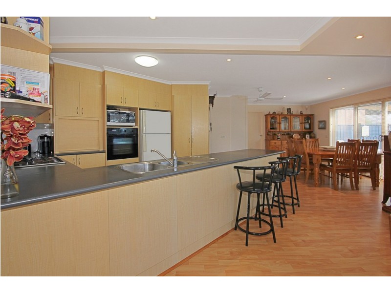 39 Thomas Mitchell Crescent, Sunshine Bay NSW 2536