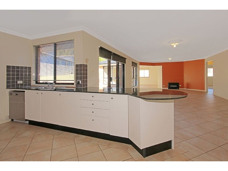 8 Leichhardt Place, Sunshine Bay NSW 2536