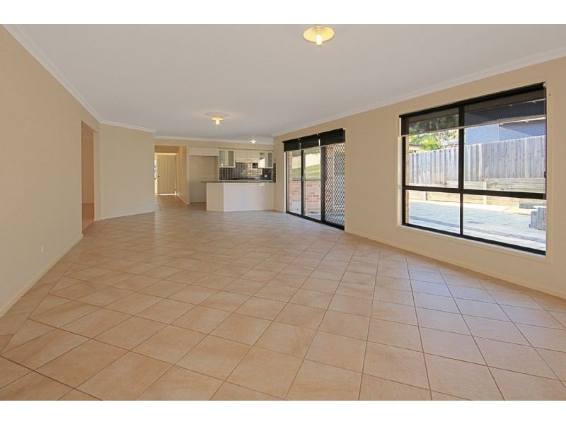 8 Leichhardt Place, Sunshine Bay NSW 2536