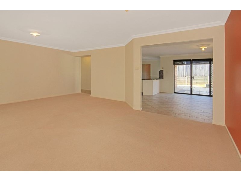 8 Leichhardt Place, Sunshine Bay NSW 2536