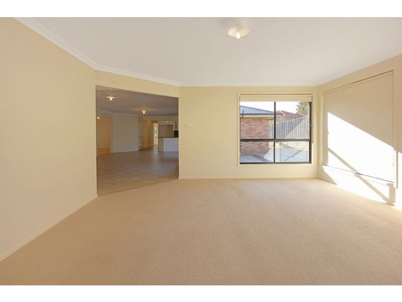 8 Leichhardt Place, Sunshine Bay NSW 2536