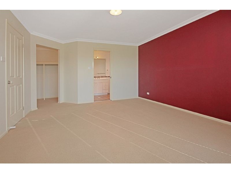 8 Leichhardt Place, Sunshine Bay NSW 2536