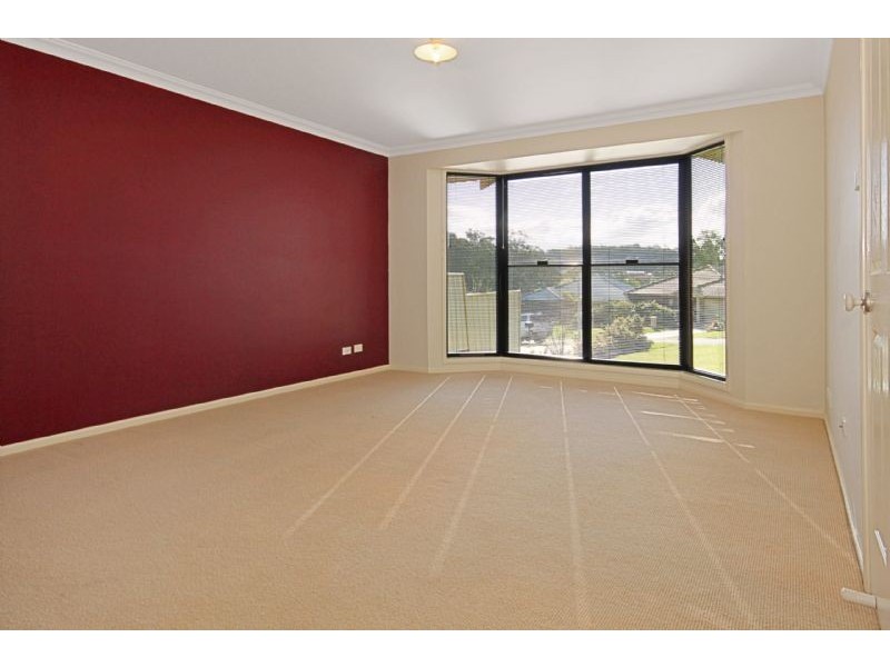 8 Leichhardt Place, Sunshine Bay NSW 2536