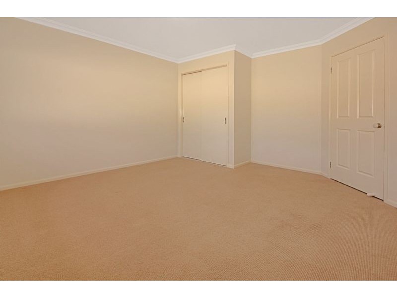 8 Leichhardt Place, Sunshine Bay NSW 2536