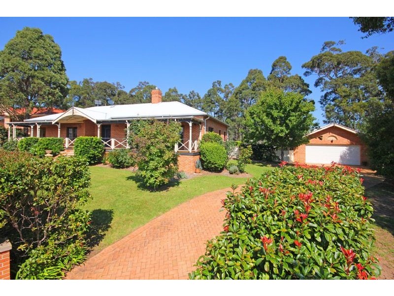 10 Blaxland Crescent, Sunshine Bay NSW 2536