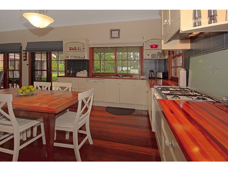 10 Blaxland Crescent, Sunshine Bay NSW 2536