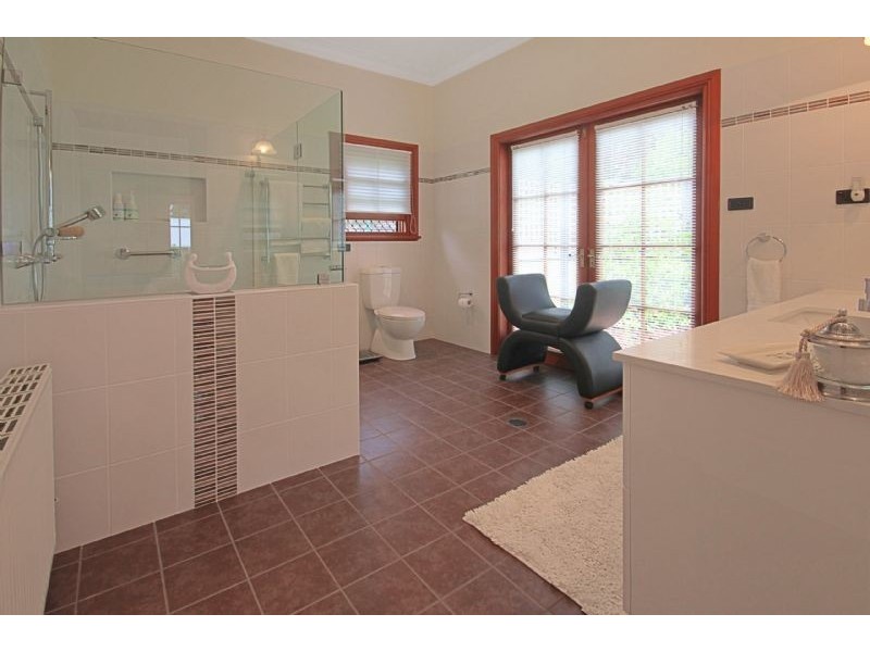 10 Blaxland Crescent, Sunshine Bay NSW 2536