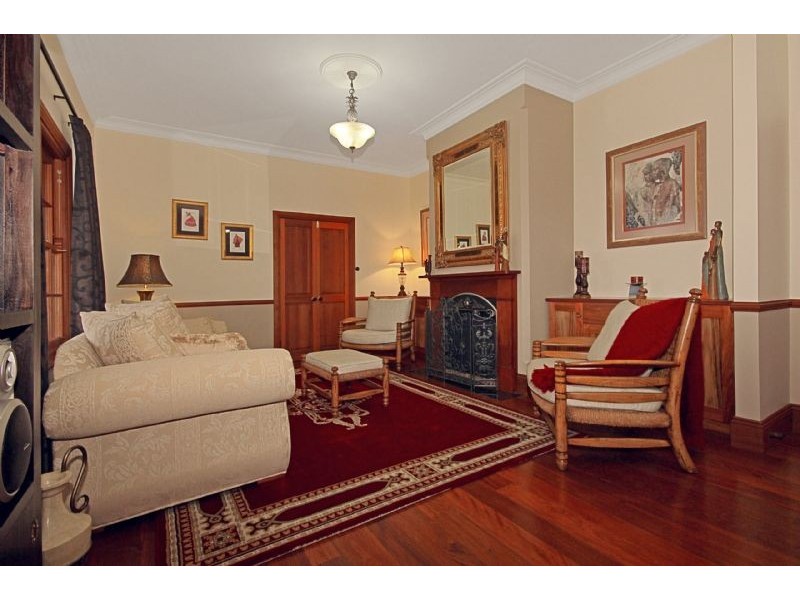 10 Blaxland Crescent, Sunshine Bay NSW 2536