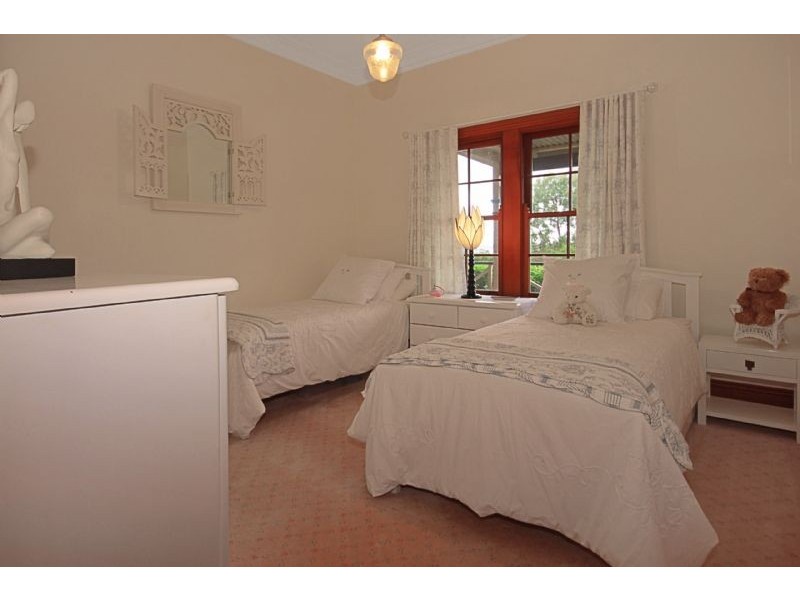 10 Blaxland Crescent, Sunshine Bay NSW 2536