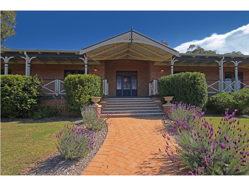 10 Blaxland Crescent, Sunshine Bay NSW 2536