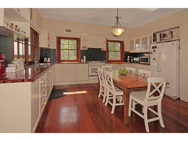 10 Blaxland Crescent, Sunshine Bay NSW 2536