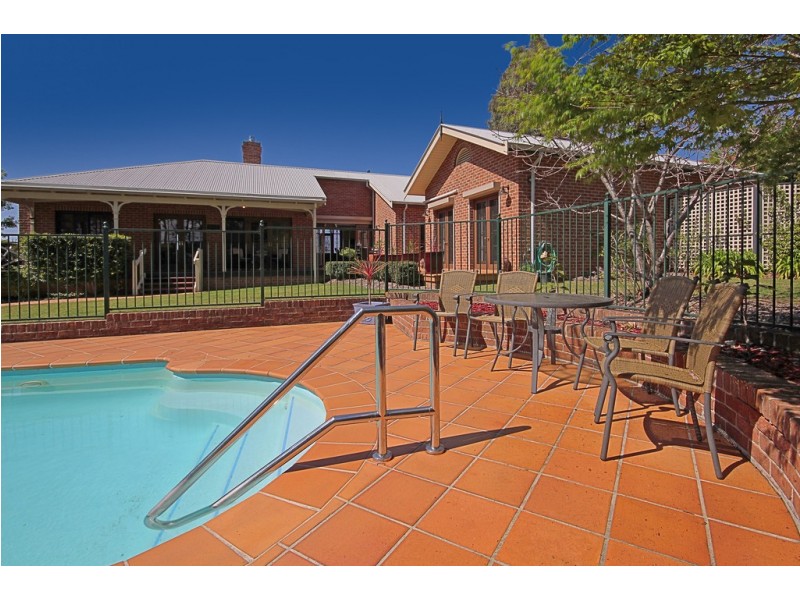 10 Blaxland Crescent, Sunshine Bay NSW 2536