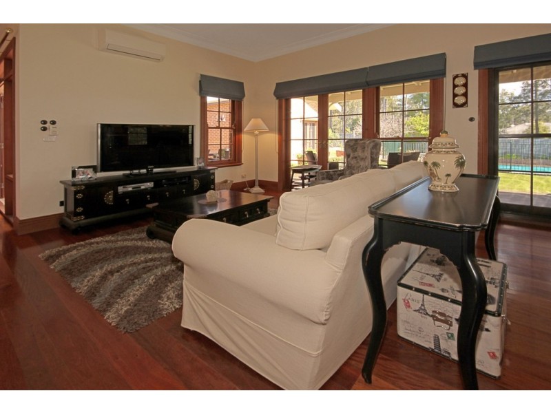 10 Blaxland Crescent, Sunshine Bay NSW 2536