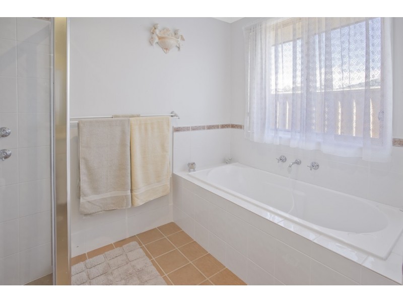 9 Batman Place, Sunshine Bay NSW 2536