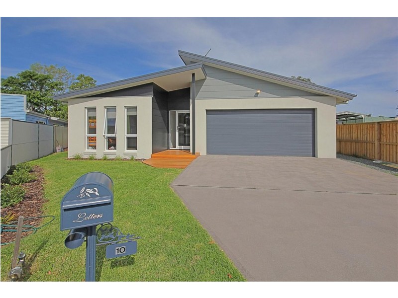 10 Marcelle Close, Broulee NSW 2537
