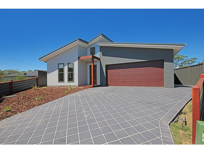 17 Griffiths Run, Broulee NSW 2537
