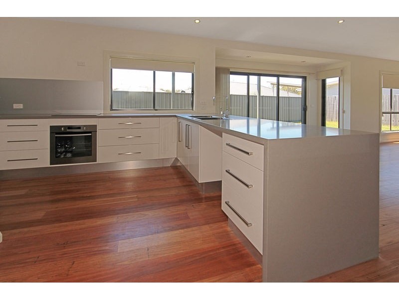 17 Griffiths Run, Broulee NSW 2537