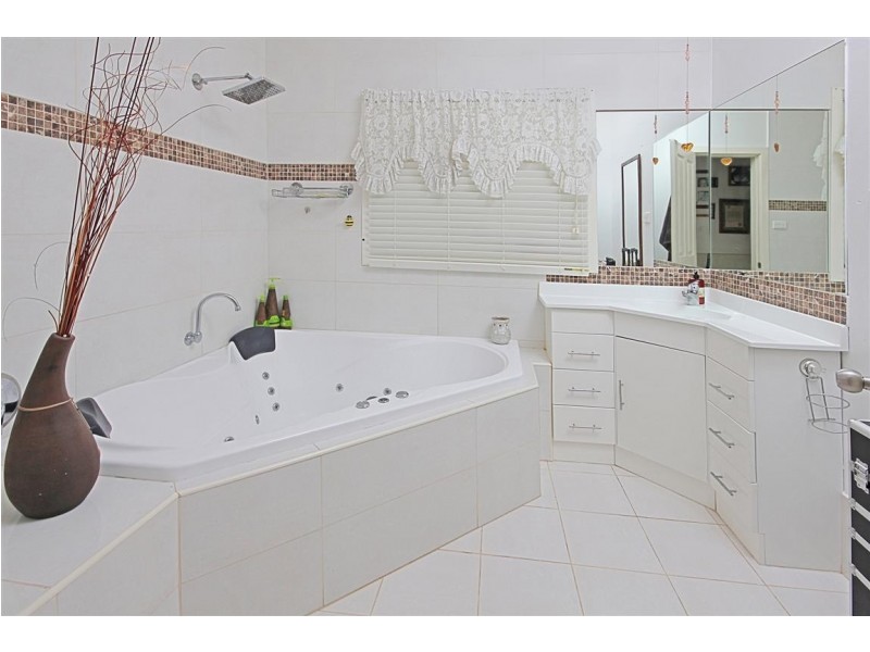 55 Bavarde Avenue, Batemans Bay NSW 2536