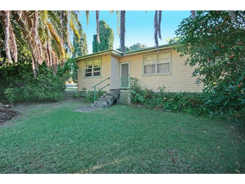 4 Calton Road, Batehaven NSW 2536