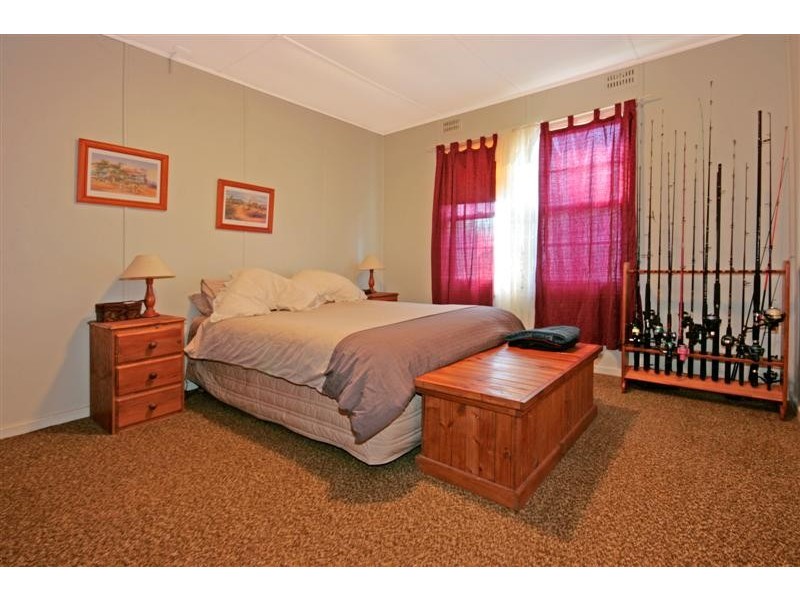 4 Calton Road, Batehaven NSW 2536