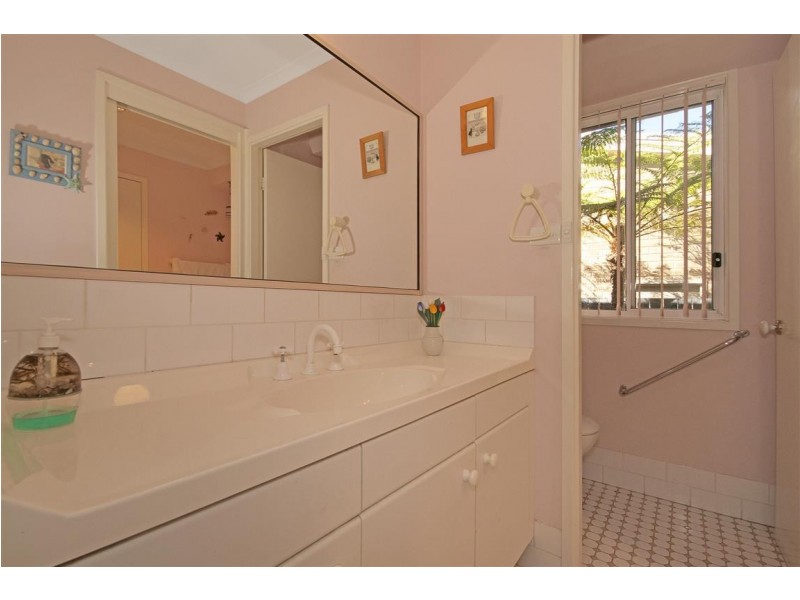 5 Blaxland Crescent, Sunshine Bay NSW 2536