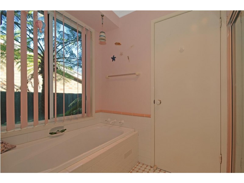 5 Blaxland Crescent, Sunshine Bay NSW 2536